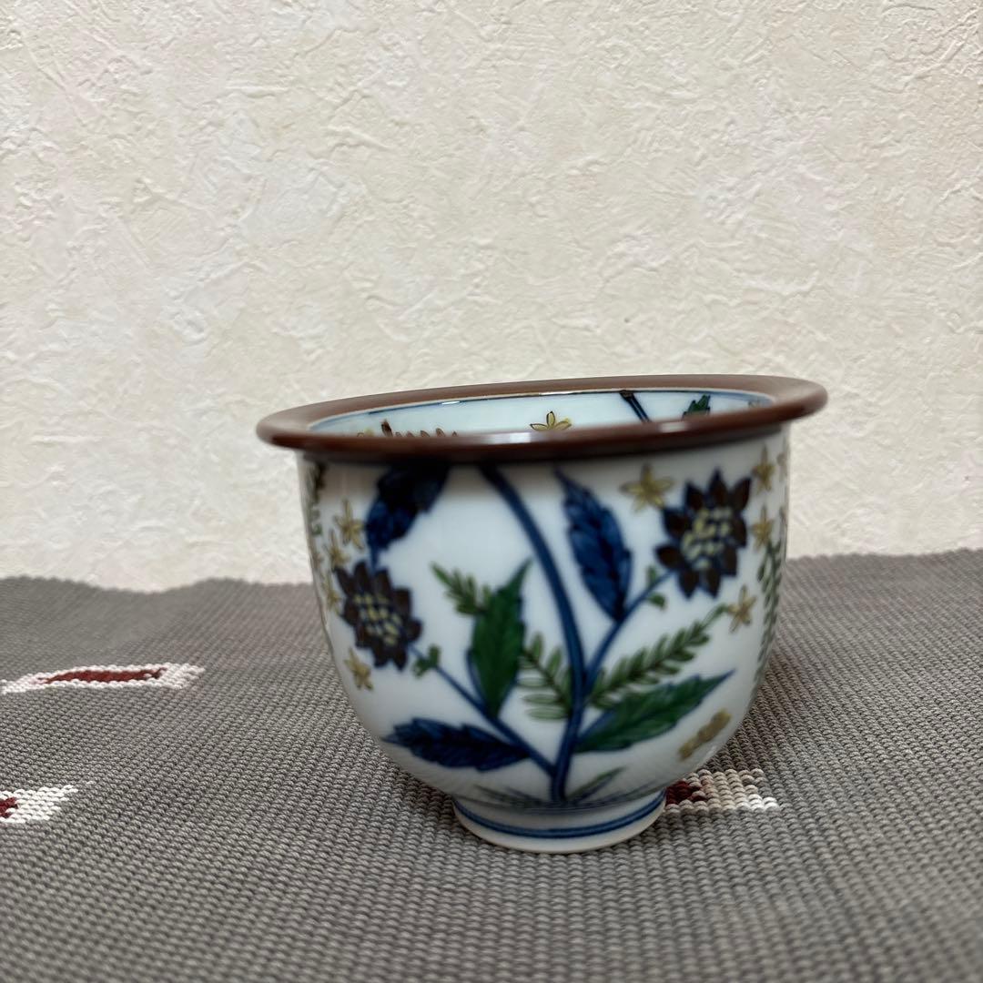 源右衛門　染錦更紗手花蝶文　器