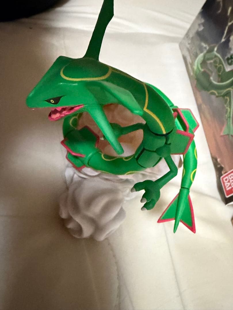 ポケモン レックウザ　フィギュア BANDAI