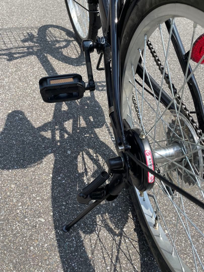 黒い折りたたみ自転車 前バスケット付き